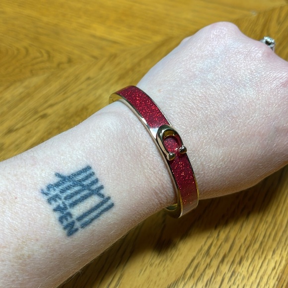 COACH SIGNATURE PUSH HINGED BANGLE RED GLITTER - Picture 15 of 15